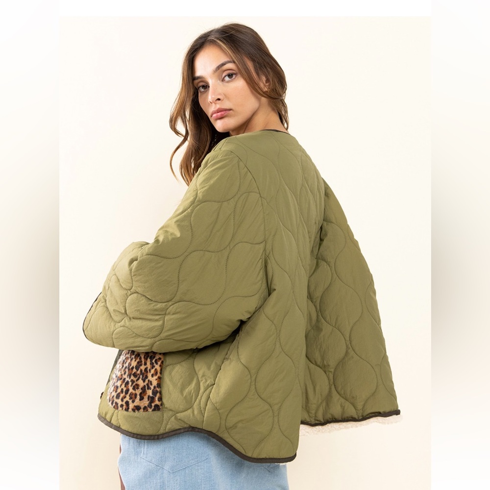 14 Fabulous Contrast Wave Textured Jacket - Picture 4 of 5